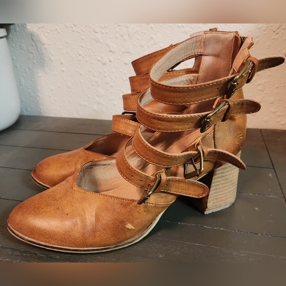 BEAST FASHION Tan Multi-Strap Block Heel Ankle Boots - Picture 4 of 11